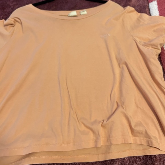 Gently loved Women’s Levi’s orange cropped tshirt - Picture 5 of 9